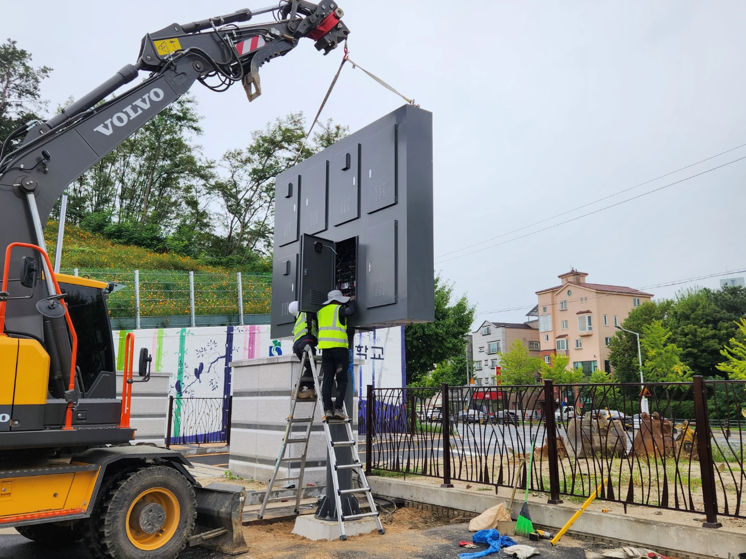 대전서중학교 지주형 전광판 시공 사진 6